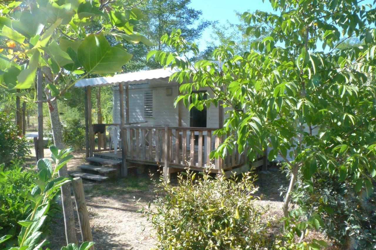 Отель Camping L'Eau Vive Dauphin Экстерьер фото