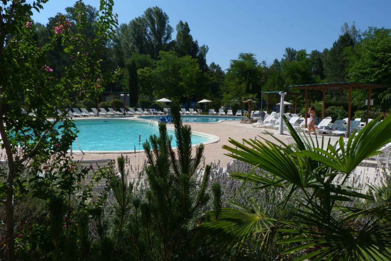 Отель Camping L'Eau Vive Dauphin Экстерьер фото