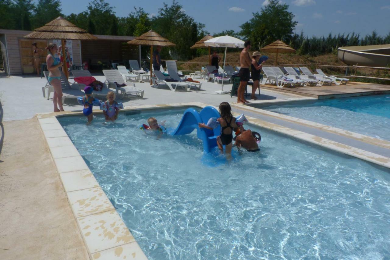 Отель Camping L'Eau Vive Dauphin Экстерьер фото
