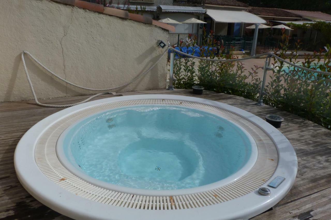 Отель Camping L'Eau Vive Dauphin Экстерьер фото