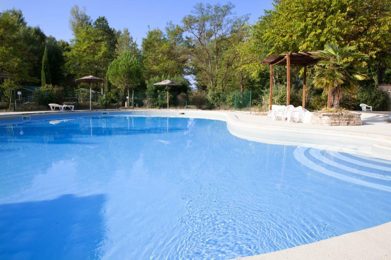 Отель Camping L'Eau Vive Dauphin Экстерьер фото