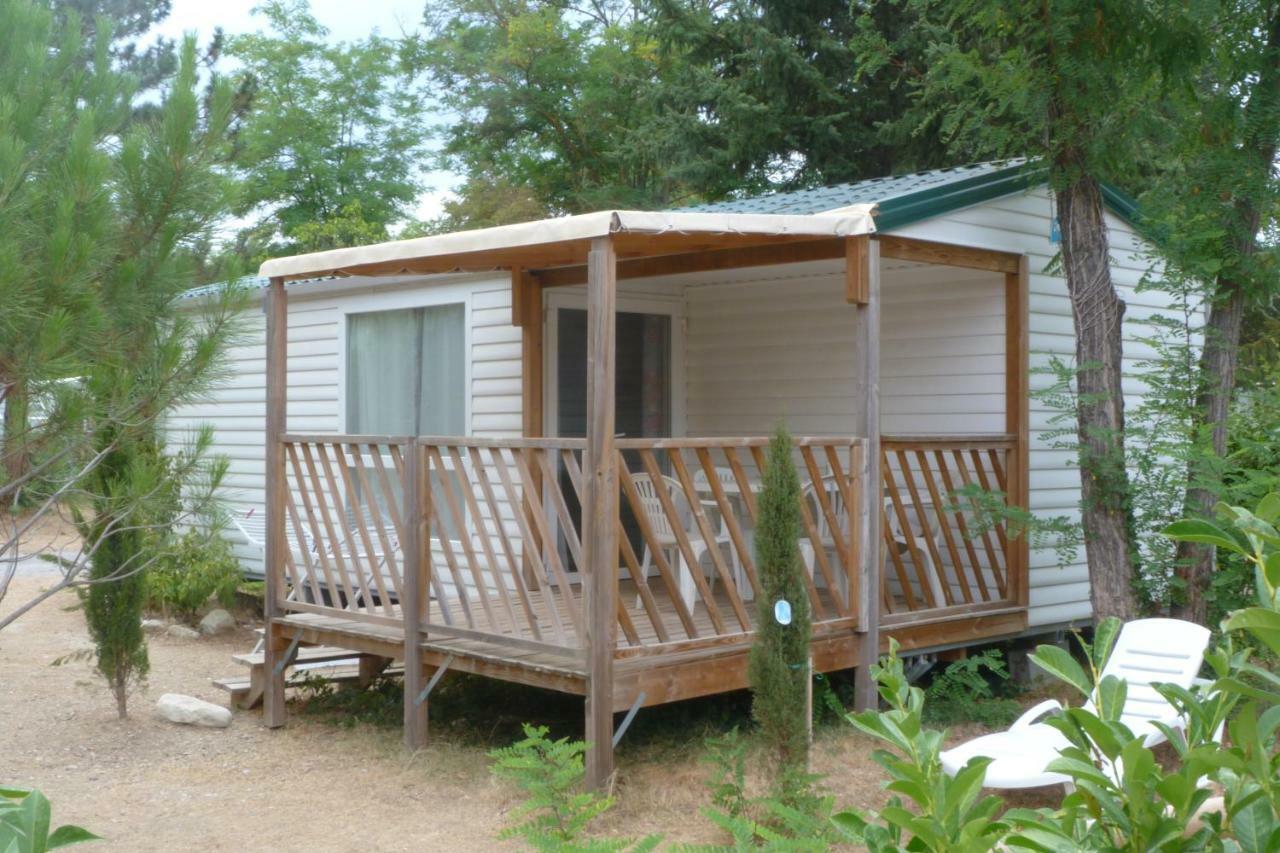 Отель Camping L'Eau Vive Dauphin Экстерьер фото
